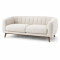 Divano a due posti in tessuto beige con gambe in legno