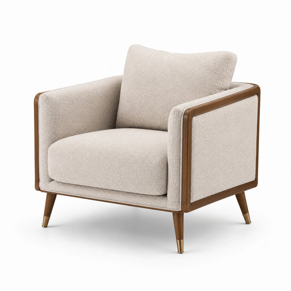 Poltrona in tessuto beige con struttura in legno di faggio