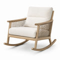 Sedia a dondolo in legno e rattan con cuscino in tessuto beige