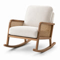 Sedia a dondolo in legno e rattan con rivestimento crema
